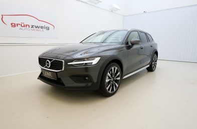 Volvo V60 Cross Country B4 AWD Cross Country Pro Geartronic bei Grünzweig Automobil GmbH in 